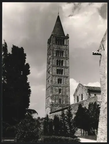 Fotografie Dr. Grebert, Ansicht Codigoro - Emilia-Romagna / Italien, Abtei Pomposa von Süden