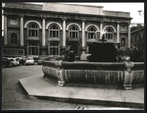 Fotografie Dr. Grebert, Ansicht Pesaro / Italien, Brunnen Piazza del Popolo