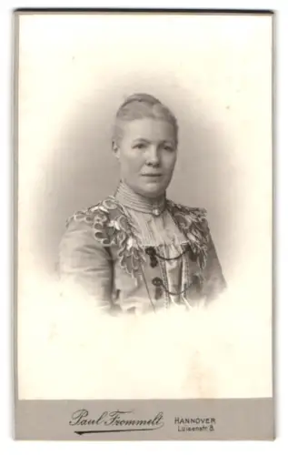 Fotografie Paul Frommelt, Hannover, Luisenstrasse 8, Porträt einer Dame