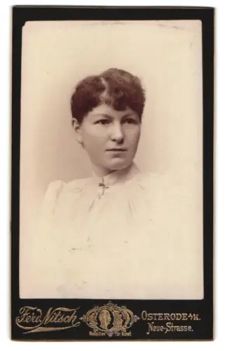 Fotografie Ferd Nitsch, Osterode am Harz, Neue Strasse, Porträt einer jungen Frau