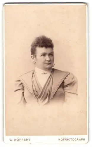 Fotografie W. Höffert, Berlin, Unter den Linden 24, Porträt einer Dame