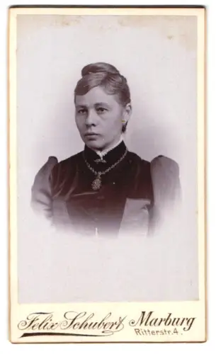 Fotografie Felix Schubert, Marburg, Ritterstr. 4, Porträt einer Frau