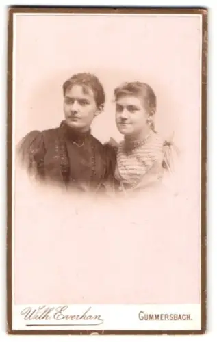 Fotografie Wilh. Everhan, Gummersbach, Zwei Damen