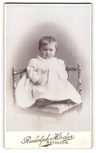 Fotografie Rudolph Hörder, Rathenow, Bahnhofstrasse, Porträt eines Kleinkindes