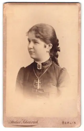 Fotografie Atelier Scheurich, Berlin, Friedrichstrasse 207, Porträt einer jungen Frau