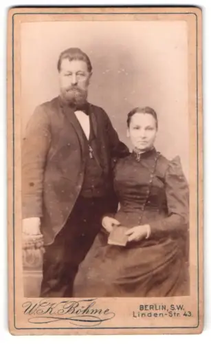 Fotografie W.K. Böhme, Berlin, Linden-Str. 43, Paar im Studio