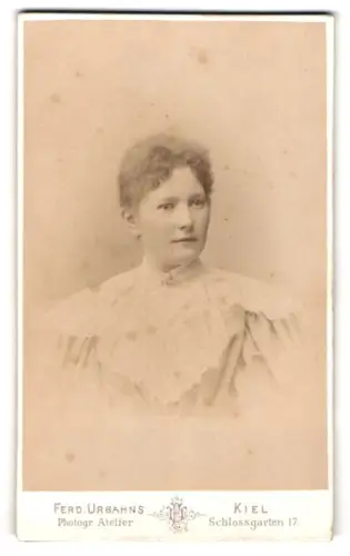 Fotografie Ferd. Urbahns, Kiel, Schlossgarten 17, Porträt einer Dame