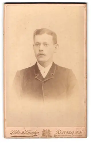 Fotografie Selle & Kuntze, Potsdam, Schwertfegerstr. 14, Porträt eines jungen Mannes