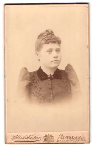Fotografie Selle & Kuntze, Potsdam, Schwertfegerstr. 14, Porträt einer Dame