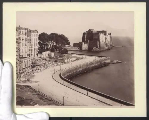 Fotografie G. Sommer, Napoli, Ansicht Neapel, Blick zum Castel dell`Ovo, Grossformat 31 x 24cm