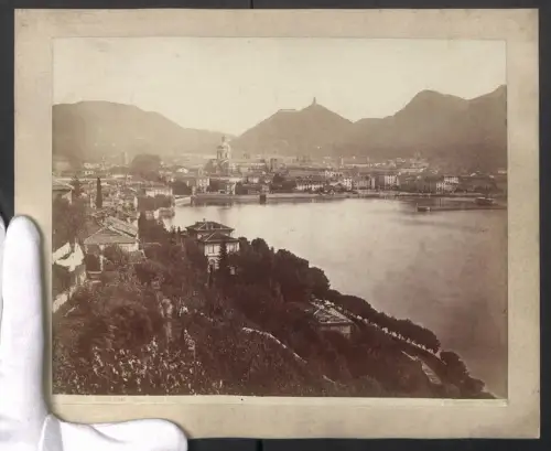 Fotografie G. Sommer, Napoli, Ansicht Como, Blick auf die Stadt am Lago di Como, Grossformat 29 x 24cm
