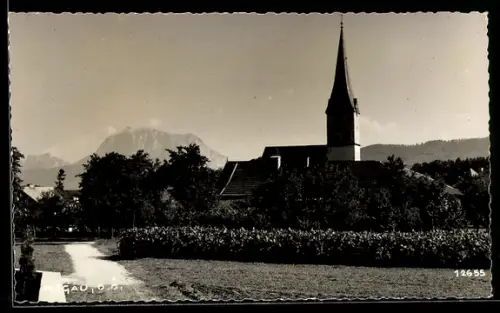 AK Regau /O.Ö., Kirche mit Gebirgspanorama