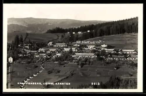 AK Hüttenberg /Kärnten, Knappenberg, Panorama mit Ort