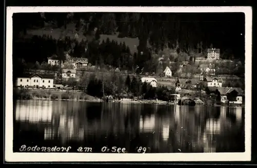 AK Bodensdorf am Ossiachersee, Seepanorama mit Ort und Häusern