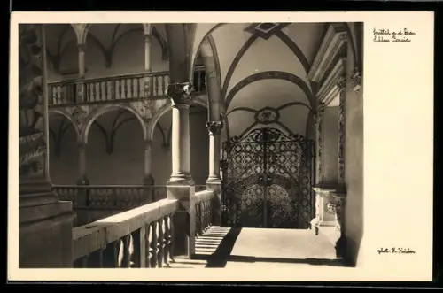 AK Spittal an der Drau, Schloss Porcia, Arkadenhof mit schmiedeeisernem Tor