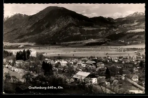 AK Greifenburg /Ktn., Ortsansicht mit Gebirgspanorama