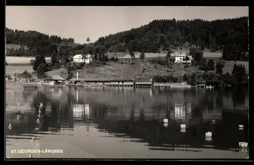 AK St. Georgen am Längsee, Seepanorama mit Steg und Uferhäusern