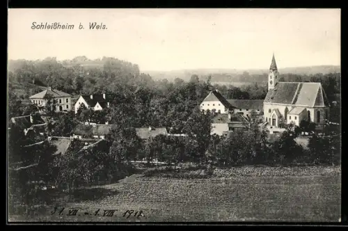 AK Schleissheim b. Wels, Panorama mit Kirche und Gehöften