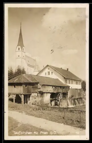 AK Taufkirchen a. d. Pram, Ortspartie mit Wasserrad und Kirche