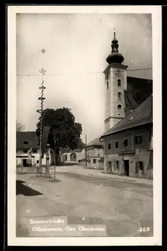 AK Offenhausen /Oberdonau, Strassenpartie vor der Kirche, 