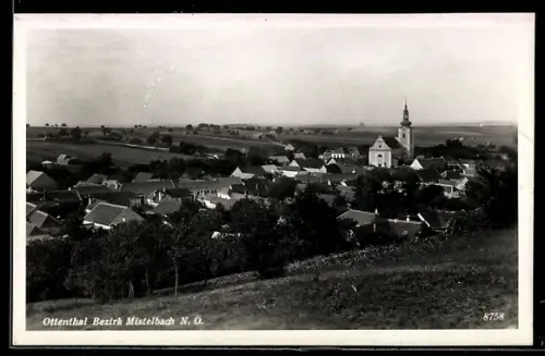AK Ottenthal /Bezirk Mistelbach, Teilansicht mit Kirche