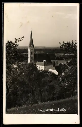AK Weisskirchen b. Wels, Ortspartie mit Kirche