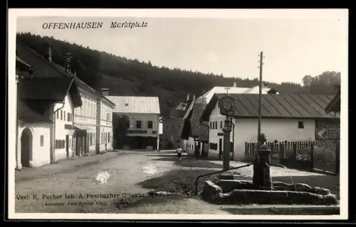 AK Offenhausen, Marktplatz mit Brunnen und Säule