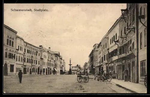 AK Schwanenstadt, Stadtplatz mit Geschäften u. Säulendenkmal