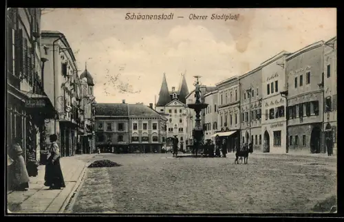 AK Schwanenstadt, Oberer Stadtplatz mit Säule u. Türmen