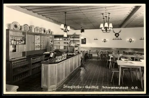 AK Schwanenstadt /Ob. Öst., Gasthof Stieglbräu, Gaststube mit Thejke