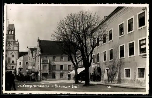 AK Braunau a. Inn, Salzburgertorkaserne mit Turm