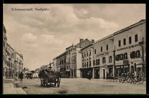AK Schwanenstadt, Stadtplatz, Panorama mit Geschäften