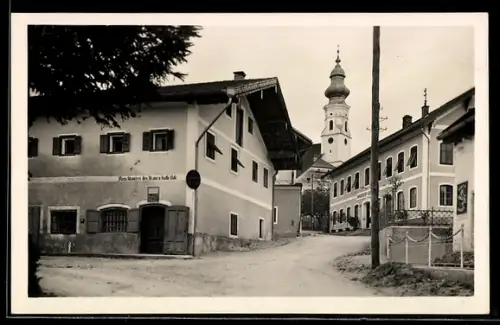 AK Ostermiething, Oberer Markt mit Gasthaus Wanghofer, Kirche und Häusern