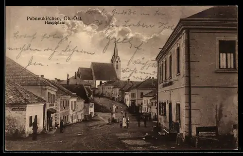 AK Pabneukirchen /Ob.-Öst., Hauptplatz mit Denkmal u. Kirche