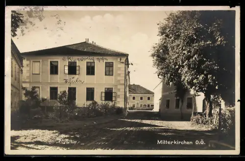 AK Mitterkirchen /O.Ö., Dorfstrasse mit Gasthaus Userer