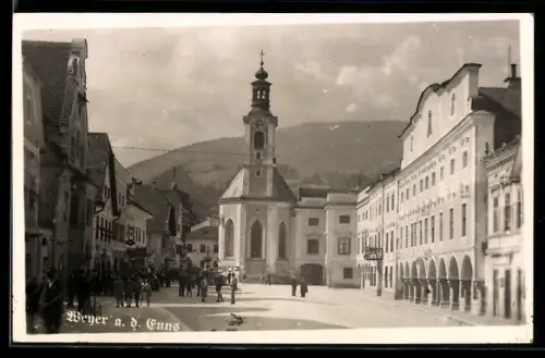 AK Weyer an der Enns, Platz mit Kirche und Arkadenhäusern