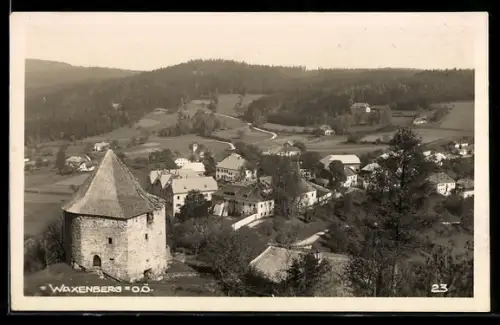 AK Waxenberg /O. Öst., Panorama mit Rundturm und Ort