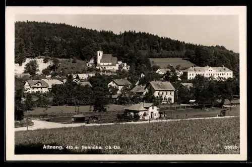 AK Attnang /Ob. Öst., Ortsansicht mit Kirche