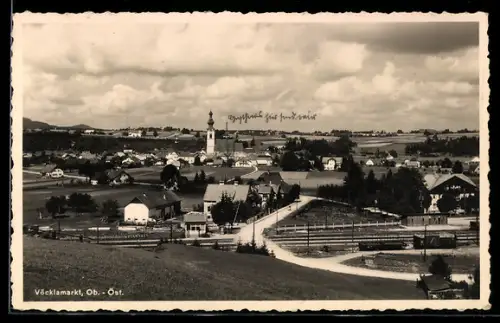 AK Vöcklamarkt /Ob. Öst., Panorama mit Kirche