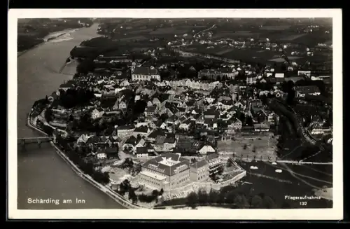 AK Schärding am Inn, Fliegeraufnahme mit Inn, Brücke und Ortszentrum