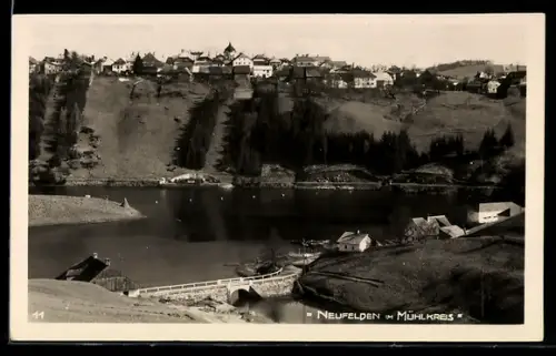 AK Neufelden im Mühlkreis, Panorama mit See und Brücke