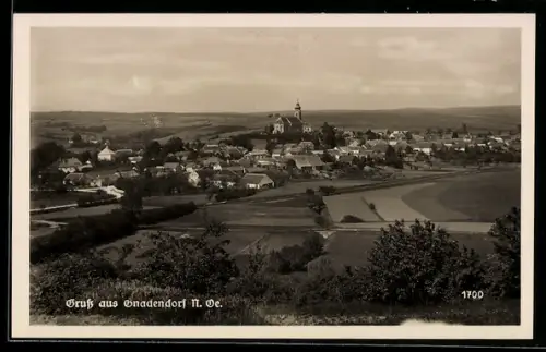 AK Gnadendorf /N. Öe., Panorama mit Kirche