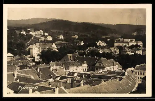 AK Eisenstadt, Panorama mit Dachlandschaft und Häusern