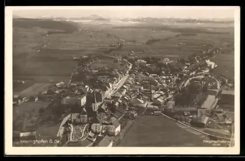 AK Mattighofen /O. Oe., Fliegeraufnahme, Panorama mit Kirche