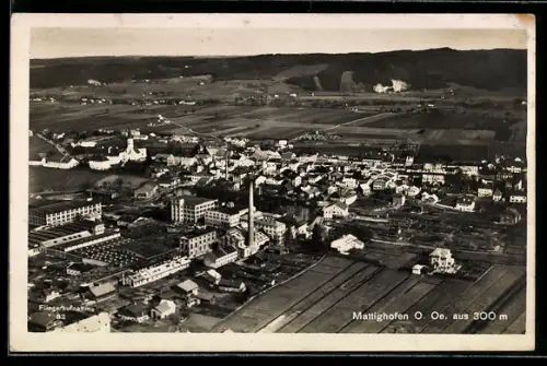 AK Mattighofen /O. Öst., Panorama mit Fabrik und Kirche