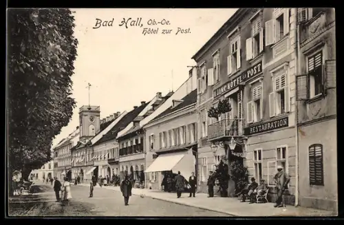 AK Bad Hall /Ob. Öst., Hotel zur Post, Strassenansicht mit Passanten