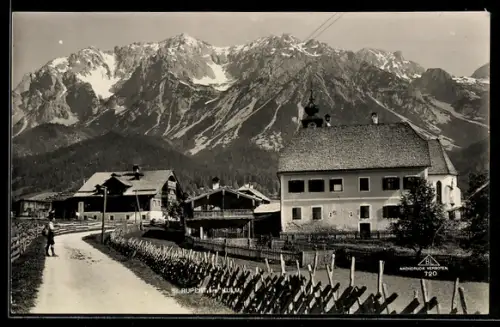 AK St. Rupert am Kulm, Dorfstrasse mit Häusern, Kirche, Gebirgspanorama