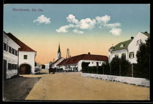 AK Marchtrenk /Ob.-Oe., Strasse mit Kirche