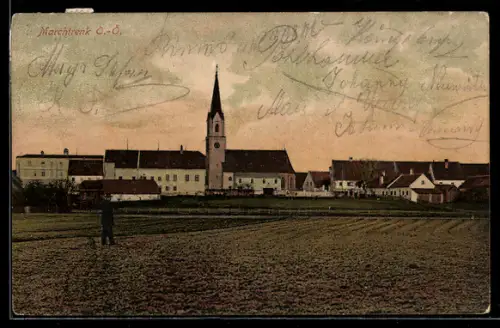 AK Marchtrenk /Ob. Öst., Panorama mit Kirche und Häuserzeile