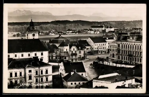 AK Lambach /Ob. Öst., Panorama mit Kirche und Ortsbebauung